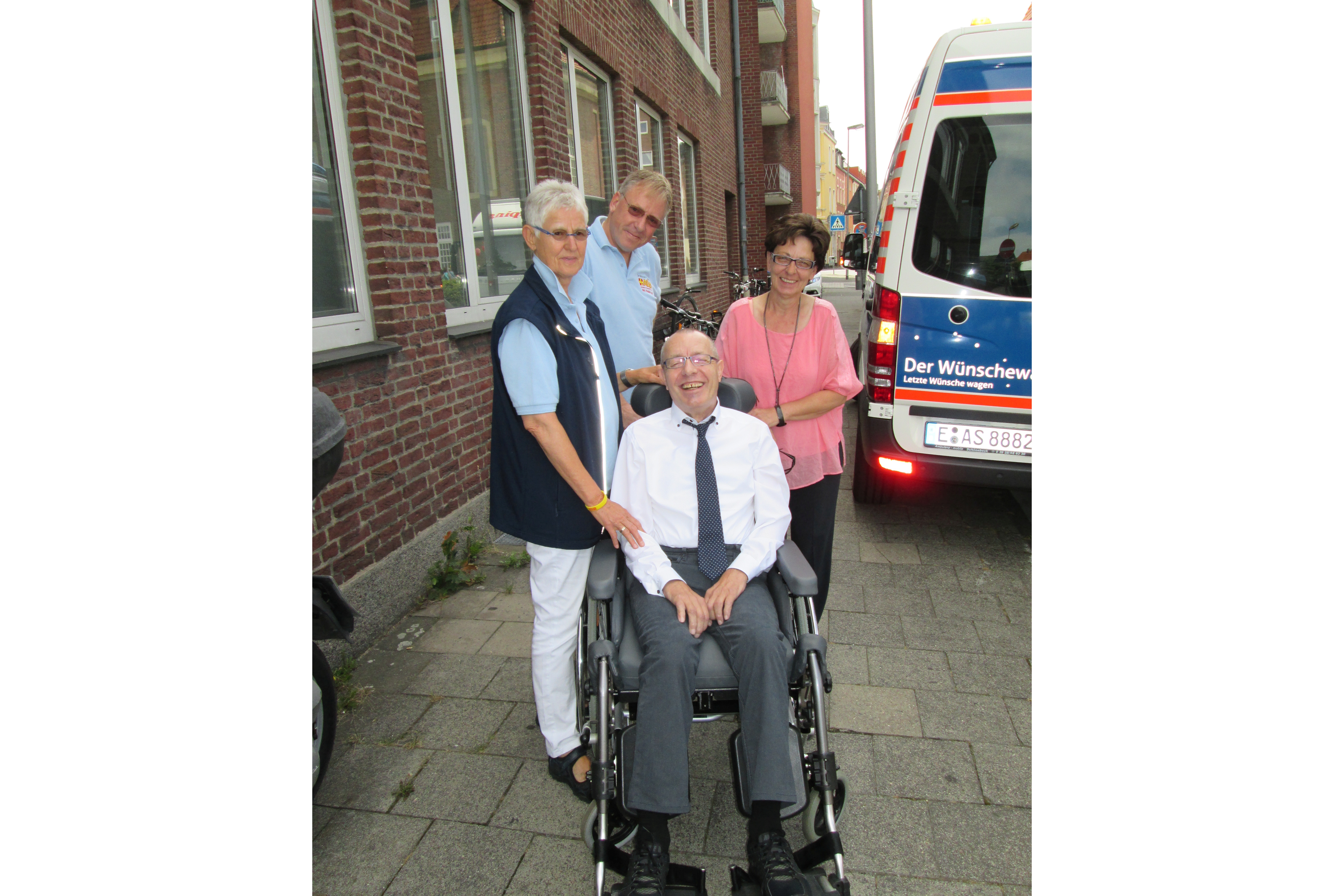 Günther J. bei der Hochzeit seines Sohnes.jpg Günther J. bei der Hochzeit seines Sohnes.jpg