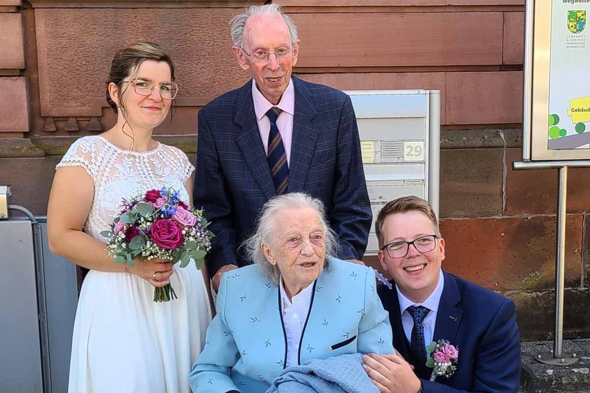 Die Großeltern bei der Hochzeit dabei haben