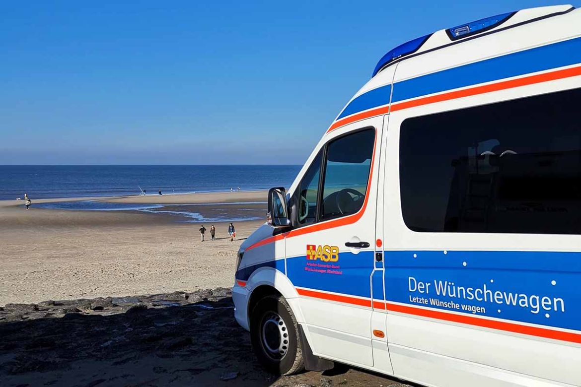 Wünschewagen am Strand.jpg