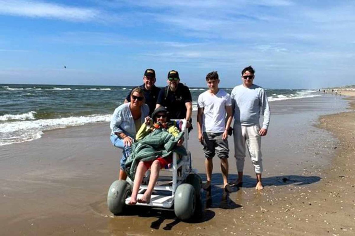 Gruppenfoto am Meer.jpg