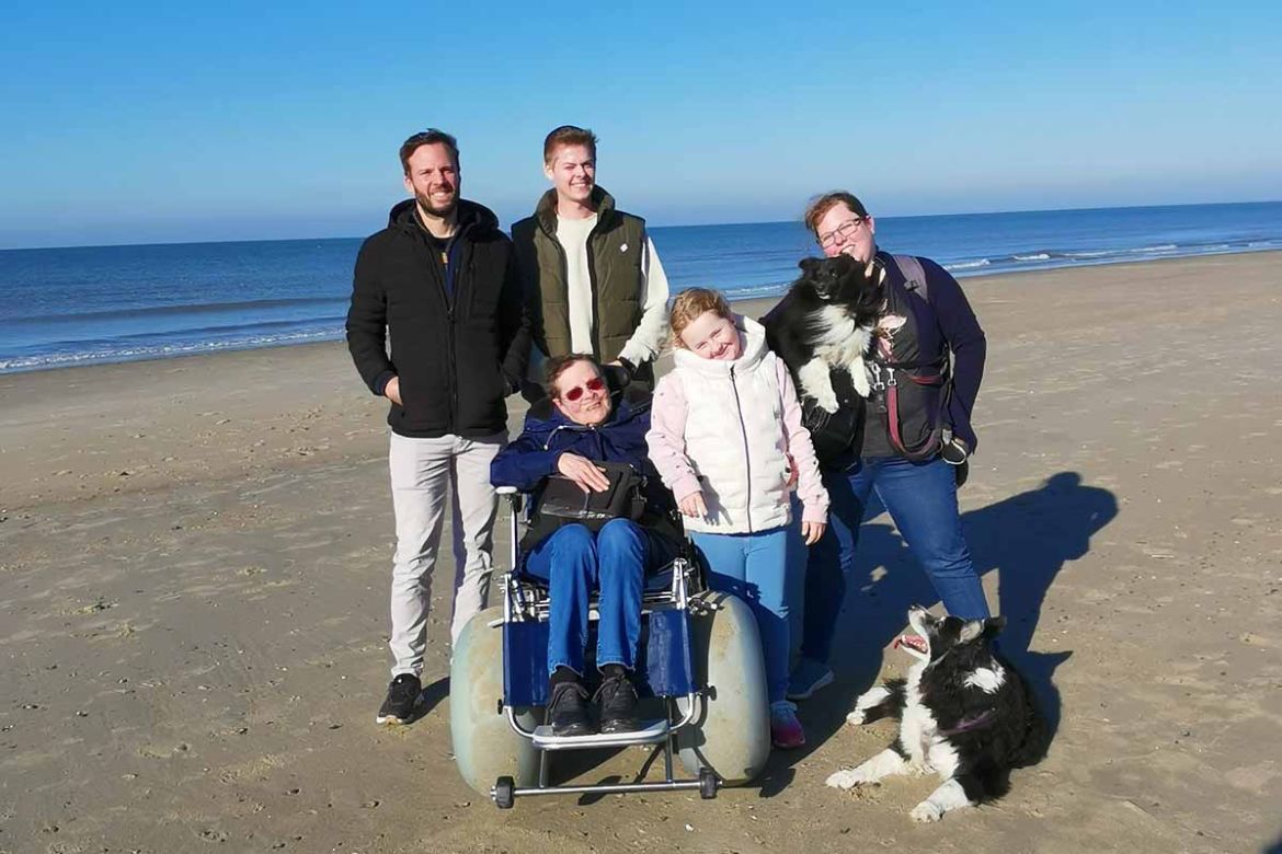 Gruppenfoto am Strand.jpg