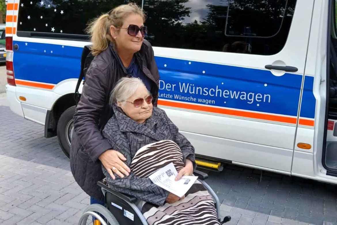 Fahrgast mit Begleitperson.jpg