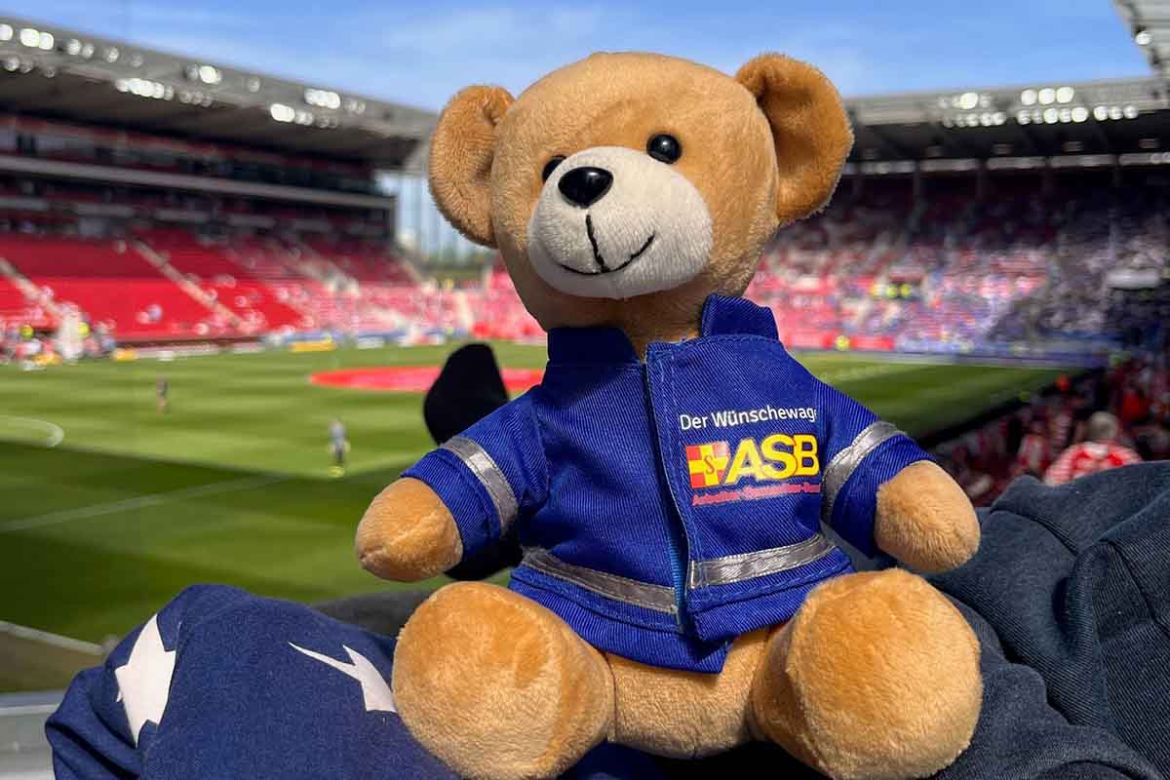 ASB-Teddy im Stadion.jpg