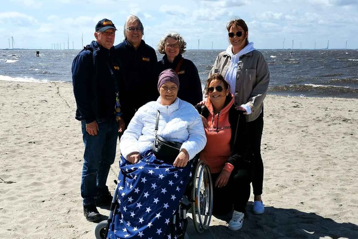 Gruppenfoto am Strand.jpg