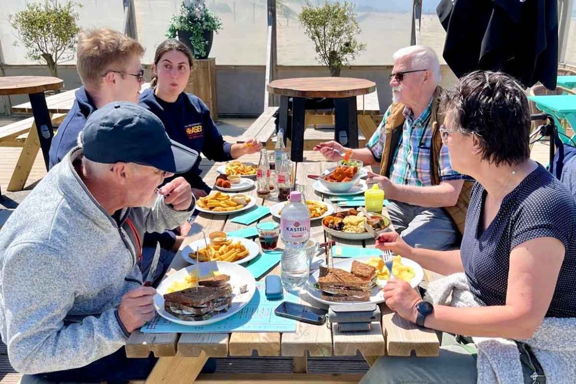 Beim Essen.jpg